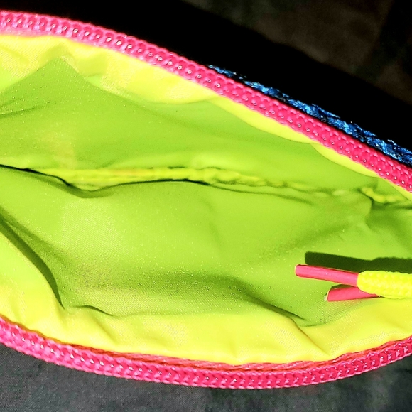 Set of 2 Ipsy Cosmetic Bags - Picture 3 of 6